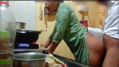 Indian xxnx sexy wife got fucked while cooking