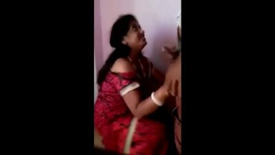 Tamil aunty sex in saree hot blowjob