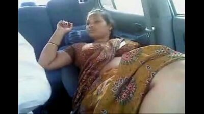 tamil saree aunty fucked in the car