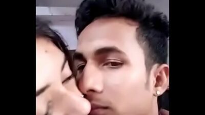 Hot Kissing Video of Desi Girlfriend and Boyfriend