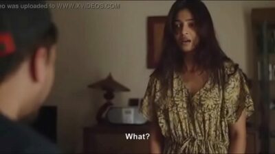 hot Indian actress Radhika Apte showing her nude pussy