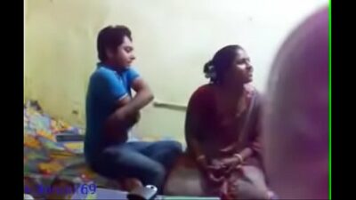 bangla saree aunty secret sex affair with boy in room