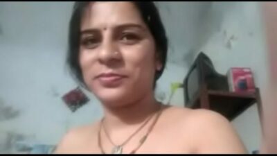 Indian aunty showing her big loose boobs on cam