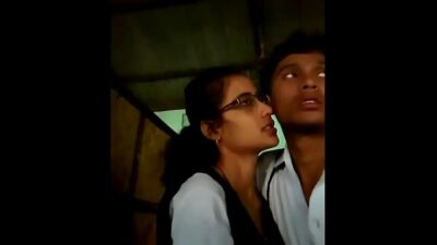 Indian desi college lovers lip lock kissing viral clip