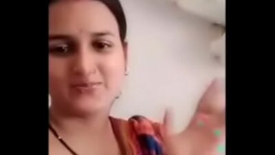 Indian sexy aunty shows her boob on live camera