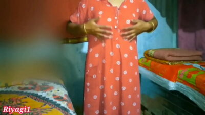 Desi Indin girlfriend masturbating on live cam