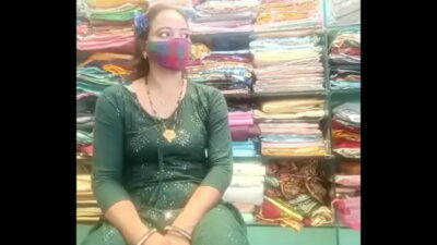 Telugu xnx aunty boobs pressed in shop