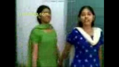 Indianxxx college girls hot sexy dance video