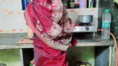 Indian desi wife hot fucked on kitchen